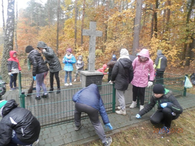Wyjazd do miejsca pamięci w Kacprówku